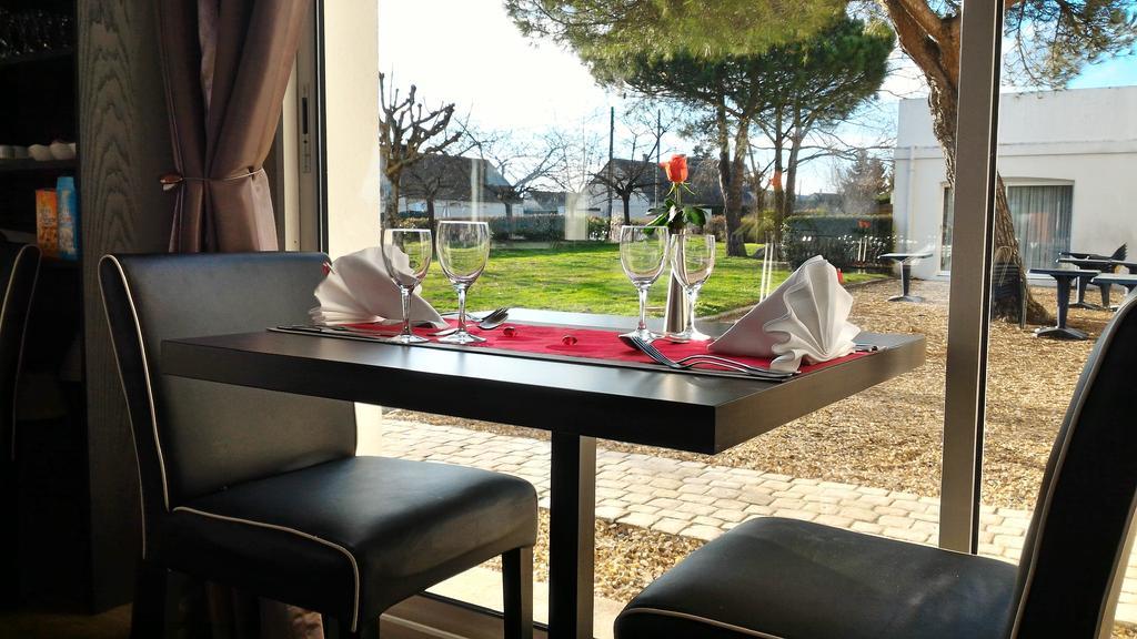 Logis Hotel Restaurant Des Chateaux Азе-ле-Ридо Екстер'єр фото